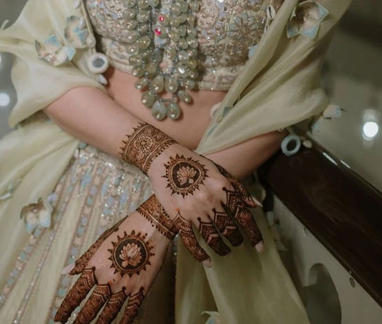 Unique Back Hand Mehndi Designs For The Bridesmaids